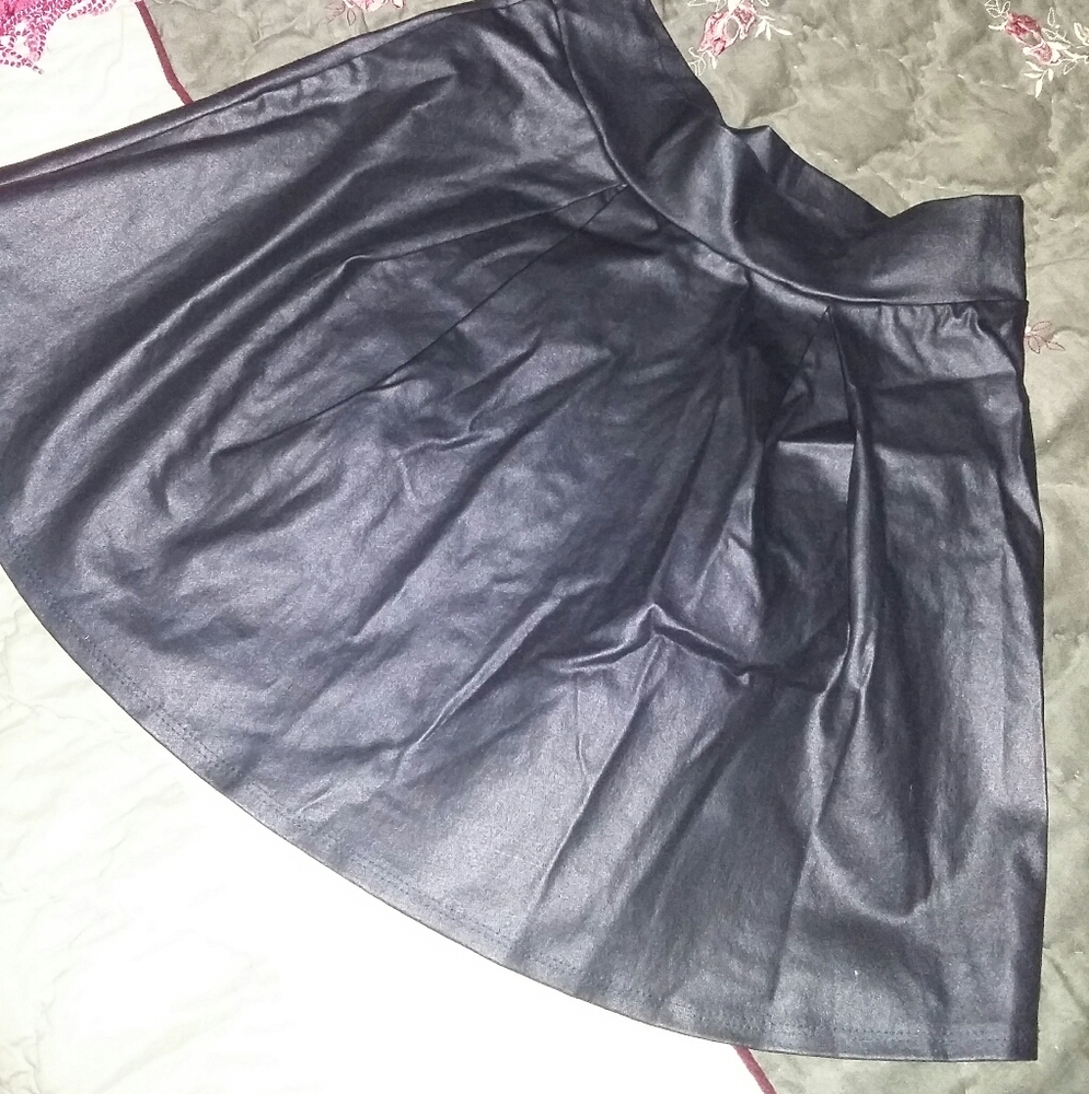 Charlotte Russe black  pleated  mini skirt
